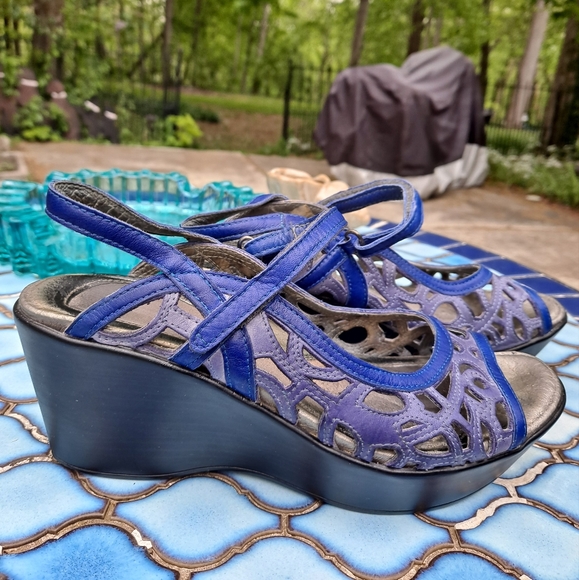 Sandals - Picture 2 of 3